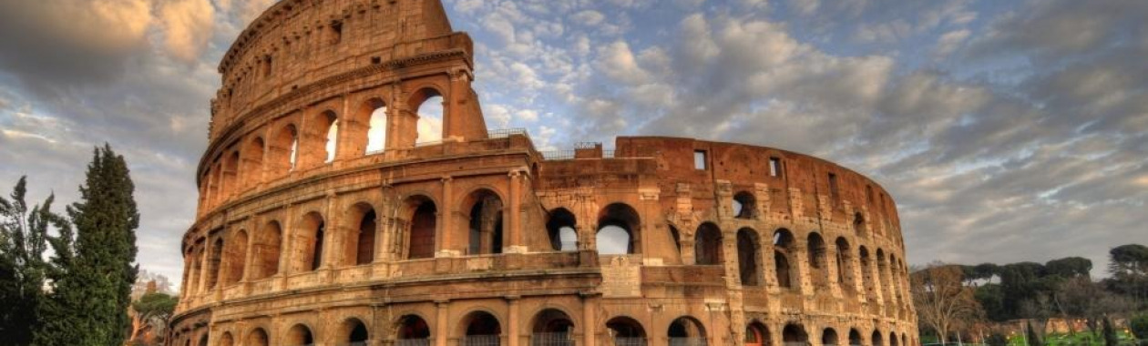 colosseum_rome_italy_tourists_attractions_slide